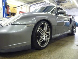 The front side view of a silver 2001 Porsche 911 turbo