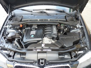 The engine of Bmw 323i 2011 Barrie